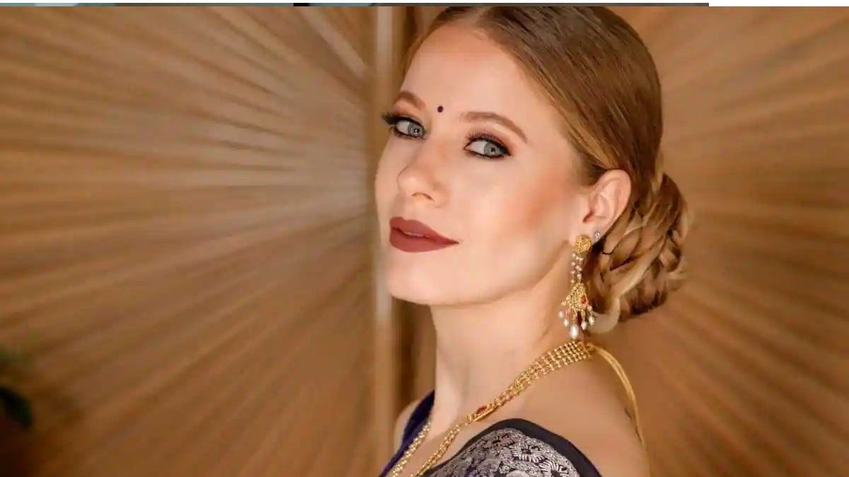  A I കഥാപാത്രമായി 'അപർണ മുൾബെറി സിനിമയിലേക്ക്' 
